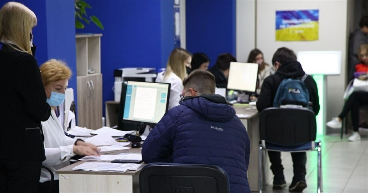 Чи потрібно переселенцям продовжувати виплати з 1 січня 2023? Роз’яснення від Мінреінтеграції