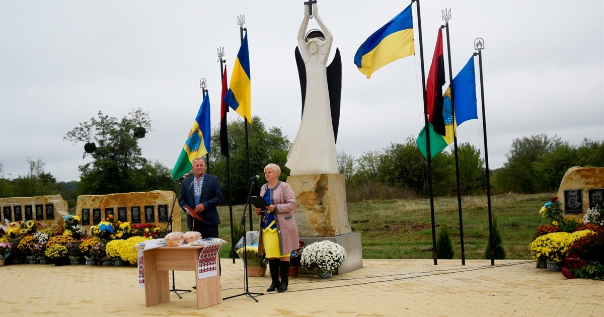 У День захисника України у Северинівці відкрили меморіал Слави: вшановують Героїв громади