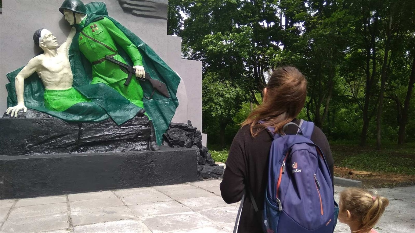 У волноваському "Літньому парку" відреставрували пам'ятник