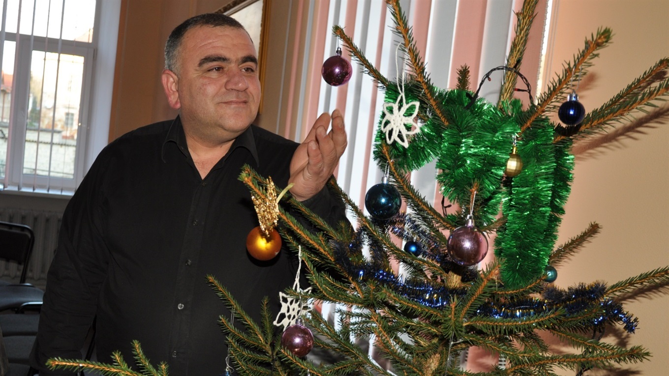   Різдво по-азербайджанськи: Як мусульманин Тимур Мустафаєв відзначає Різдвяні свята в Кременці