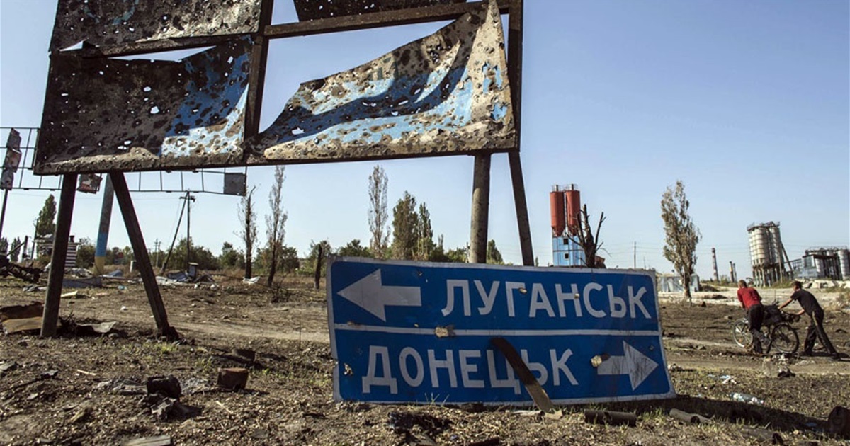 Россия рассматривает признание "ЛНР" и "ДНР". Лидеры боевиков сделали обращения к Путину под копирку