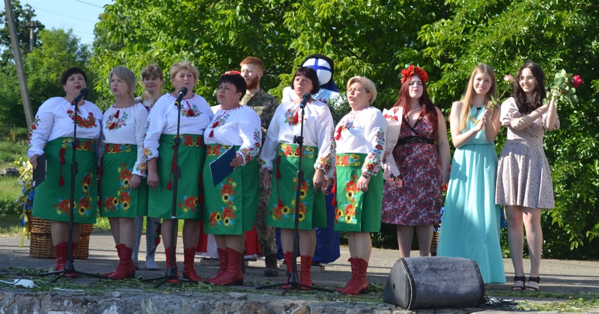 Як відзначили Зелену неділю у Костянтинівці: репортаж із центральної площі селища