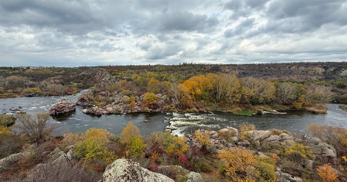 У Мигії сонячно, в Грушівці хмарно: три фотоподорожі осіннім Гардом