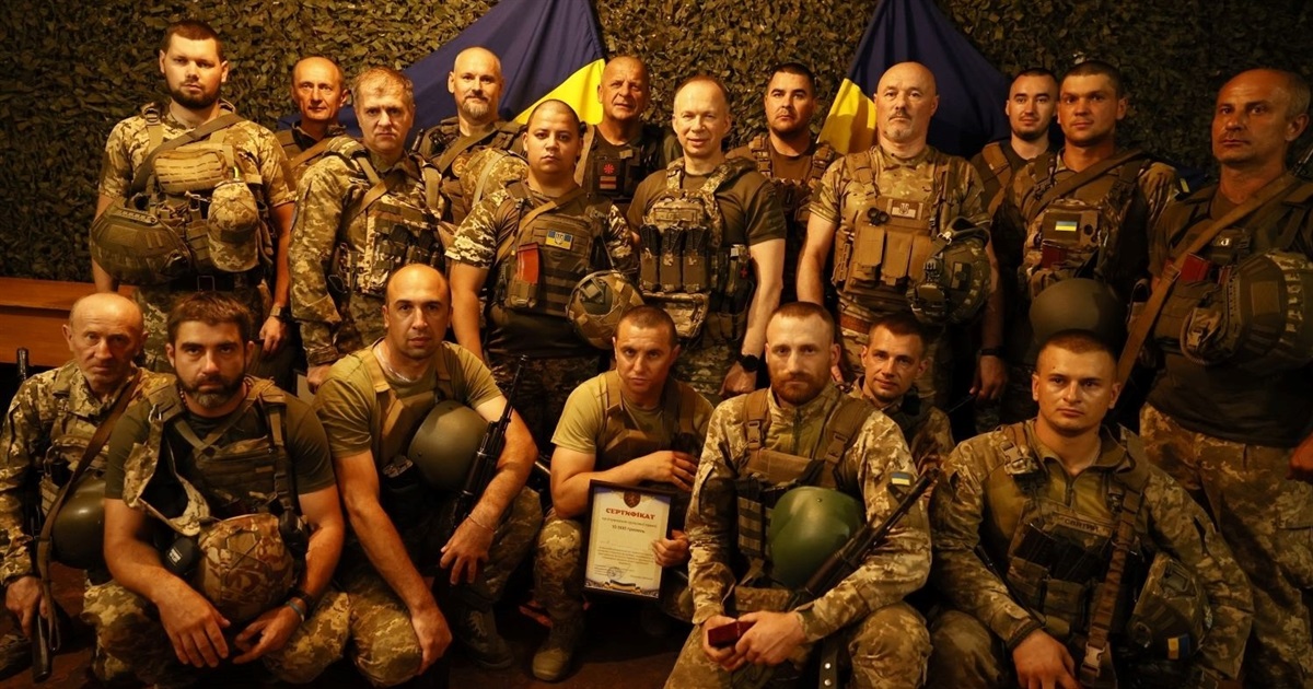 Олександр Сирський нагородив воїнів 30 ОМБр за хоробрість і звитягу