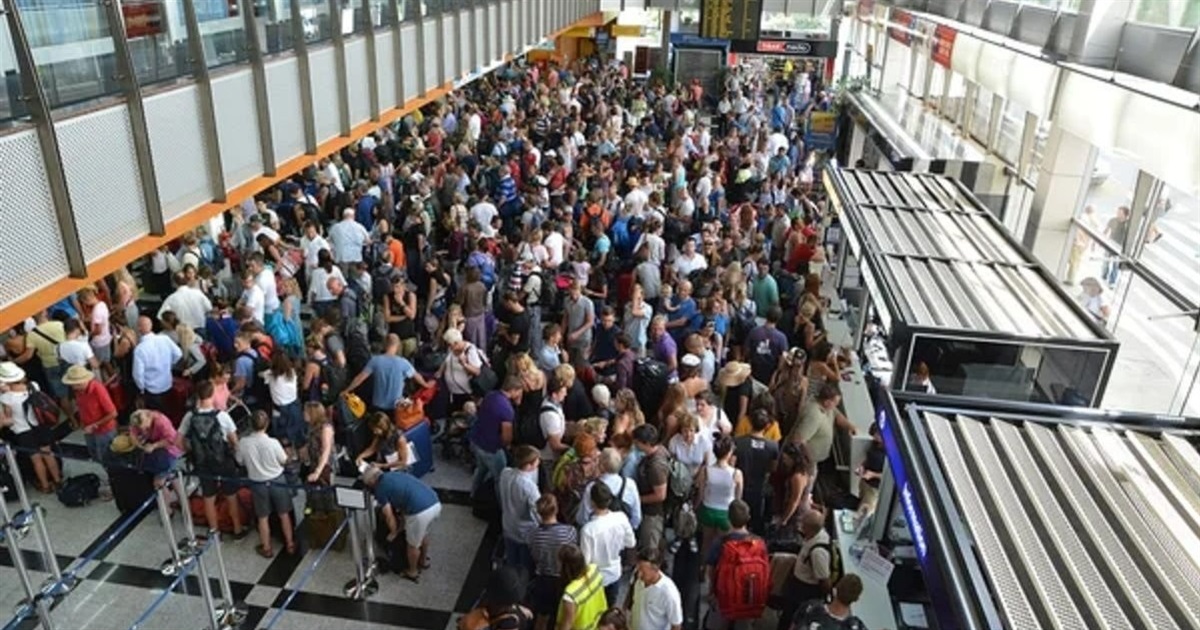 Ryanair попереджає про черги в аеропортах Європи. Де туристам варто приїжджати раніше
