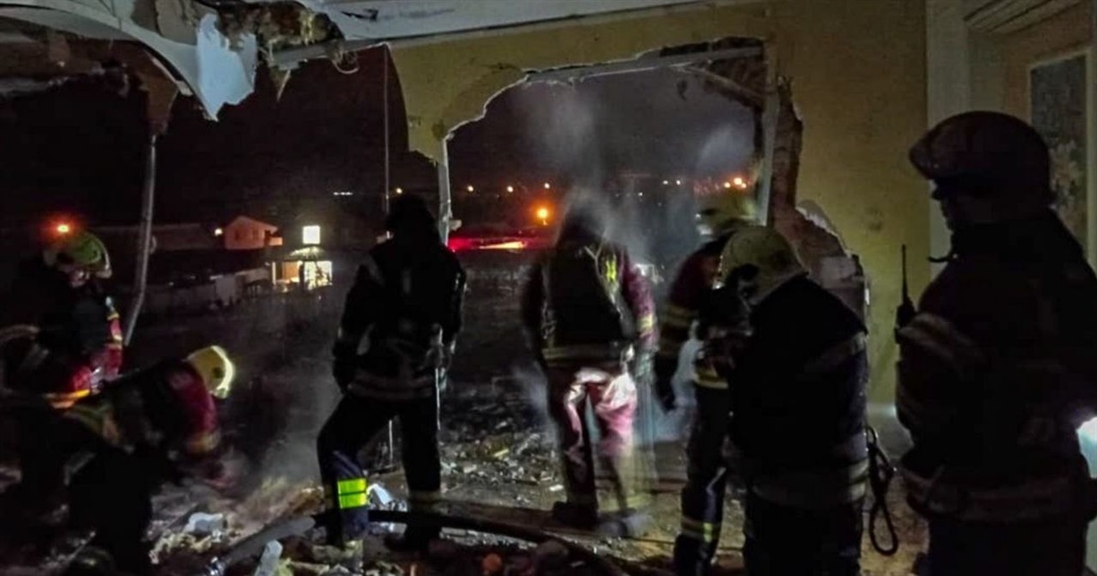 Уламки дронів пошкодили промислові підприємства, приватні та багатоквартирні будинки: наслідки атаки