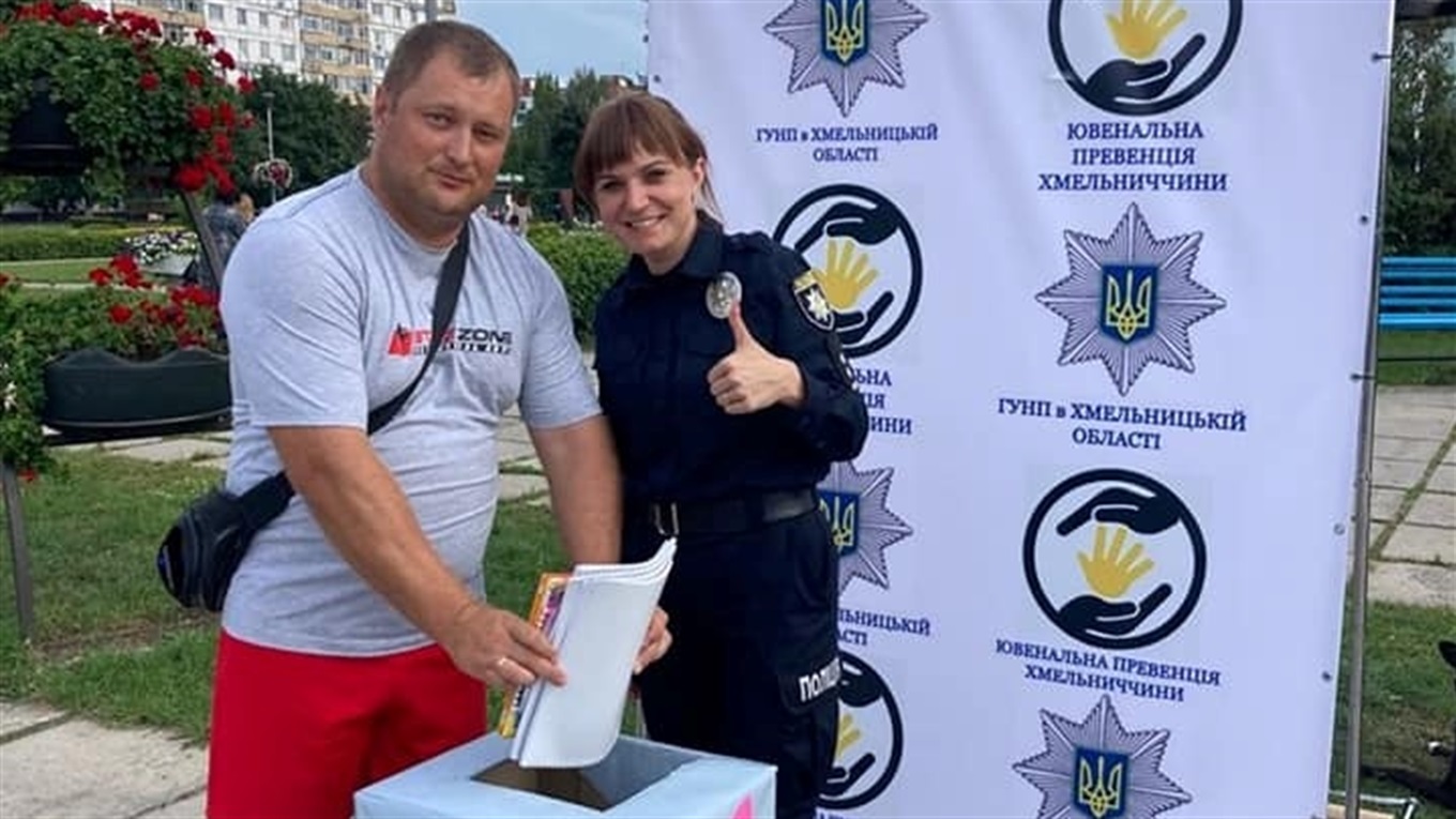 Нетішинські поліцейські організували збір шкільного приладдя для дітей, що потребують допомоги