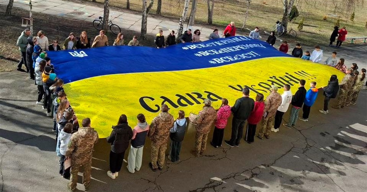 День українського добровольця: на Переяславщині розгорнули 12-метровий прапор і привітали ДФТГ