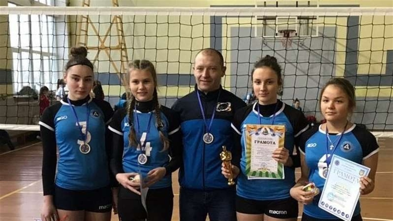 Добропільські волейболістки зайняли друге місце на обласних змаганнях