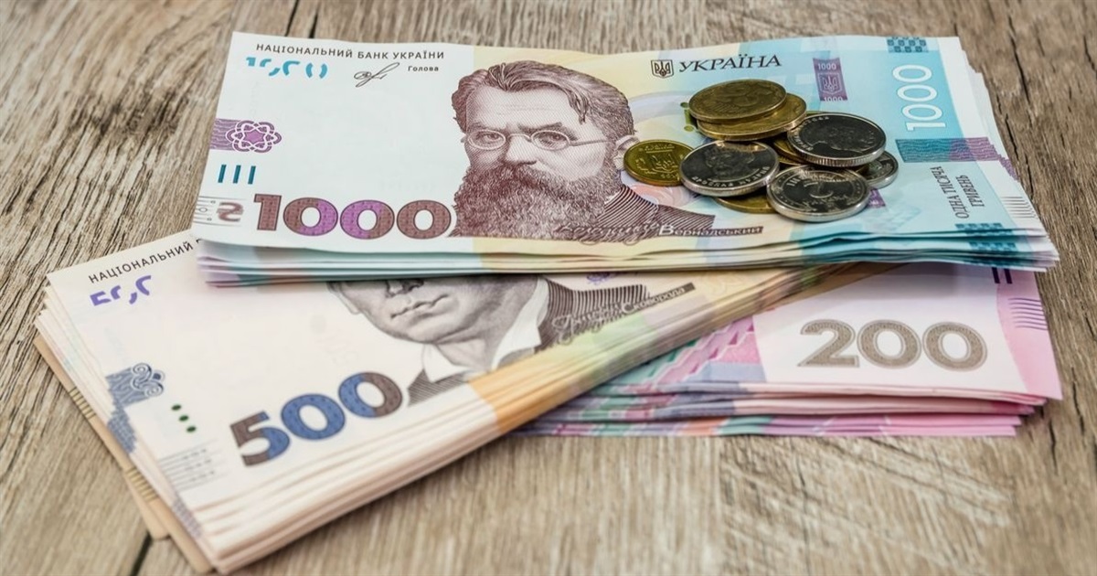 Найвищі зарплати в Овручі та Чуднові: служба зайнятості розповіла про середню платню в області