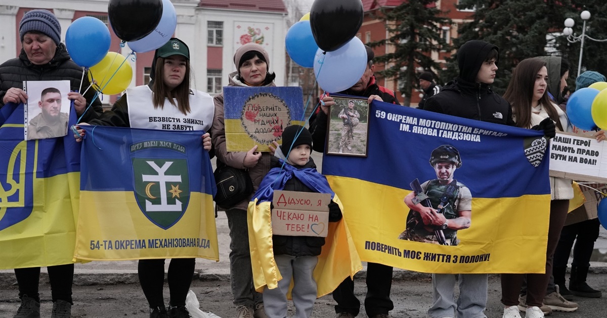 «Не мовчати!»: у Барі родичі військовополонених та зниклих безвісти вийшли на акцію