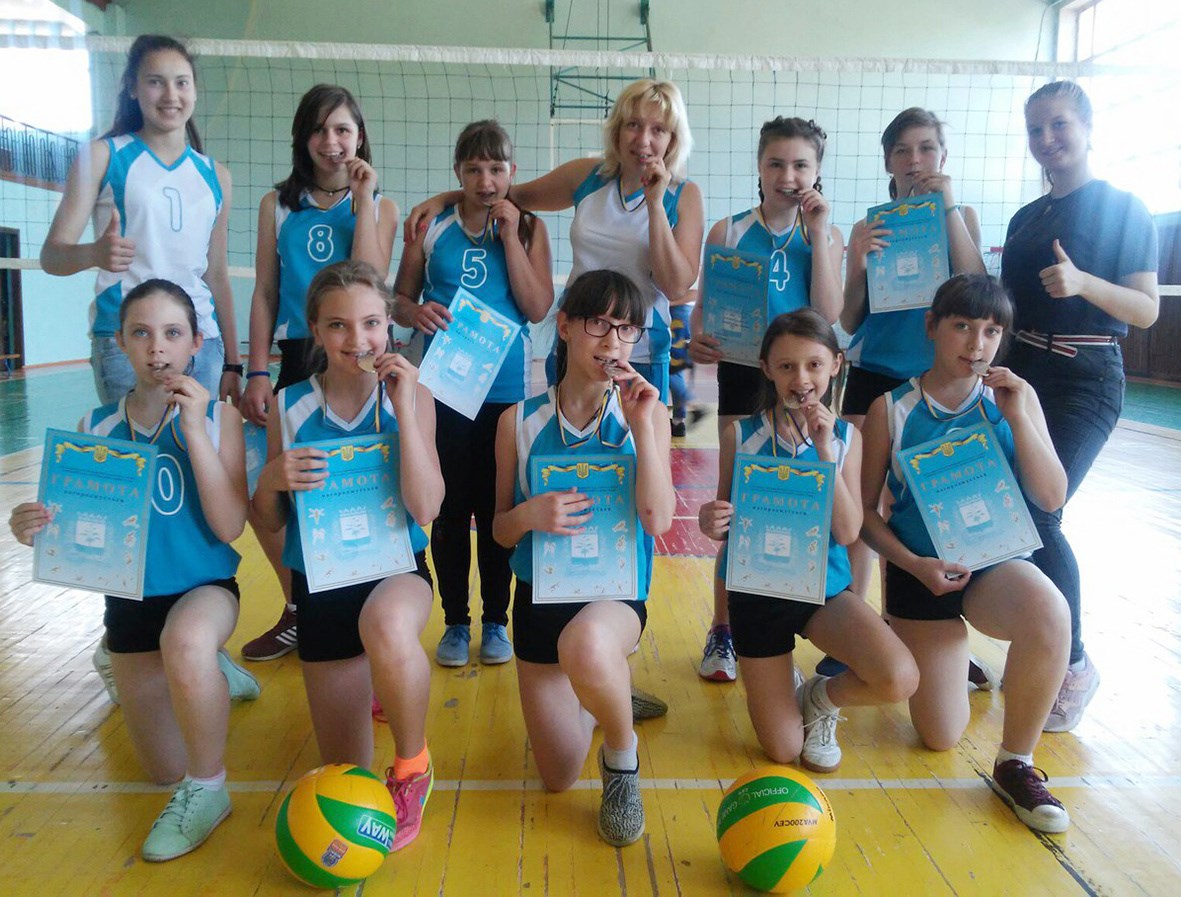 Наймолодші волейболістки Покровська вибороли срібло на чемпіонаті області