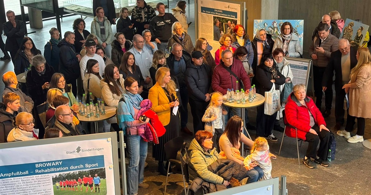 Звягель – першим стендом: у німецькому Зіндельфінгені показують виставку про життя під час війни