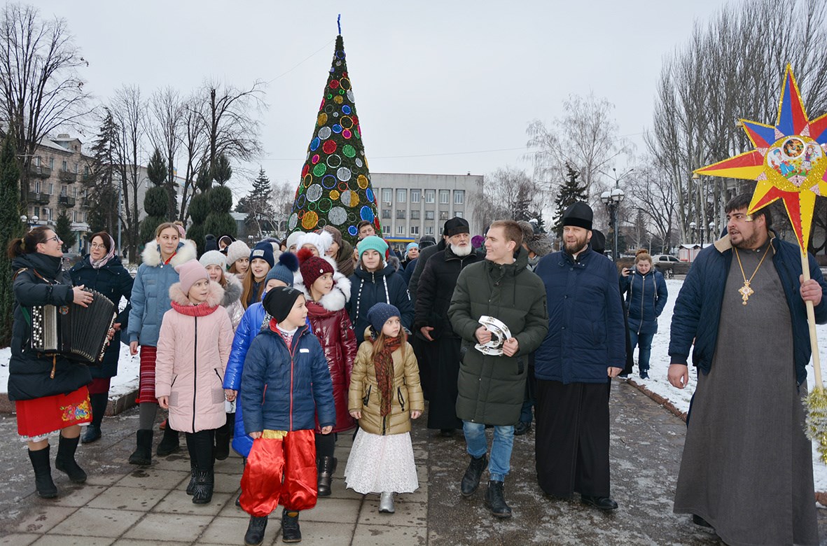 На головній площі міста - різдвяні піснеспіви 