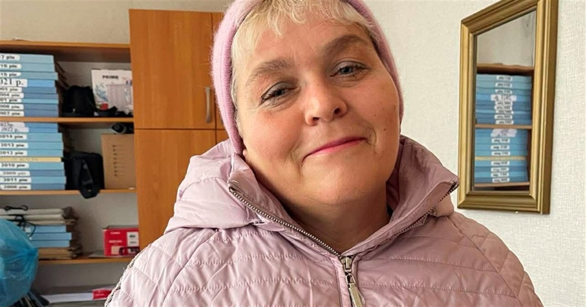 Жінка з села на Корюківщині, якій ворог розбив будинок, шукає роботу й пише життєві оповідання