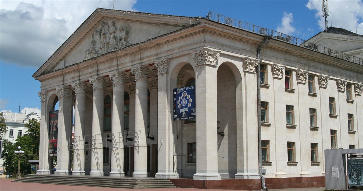 Центр вакцинації з Молодіжного центру переїде в драмтеатр