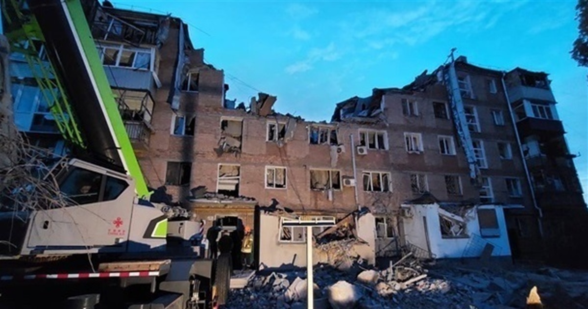 У Миколаєві ворожа ракета зруйнувала житловий будинок, серед загиблих діти