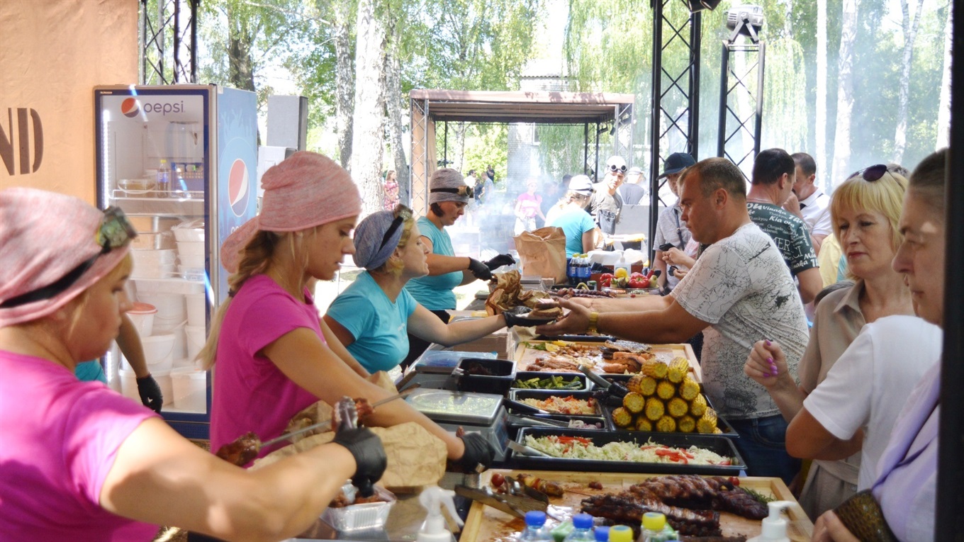 Гурково й шашликово відсвяткувала Корюківка свій 364-й день народження