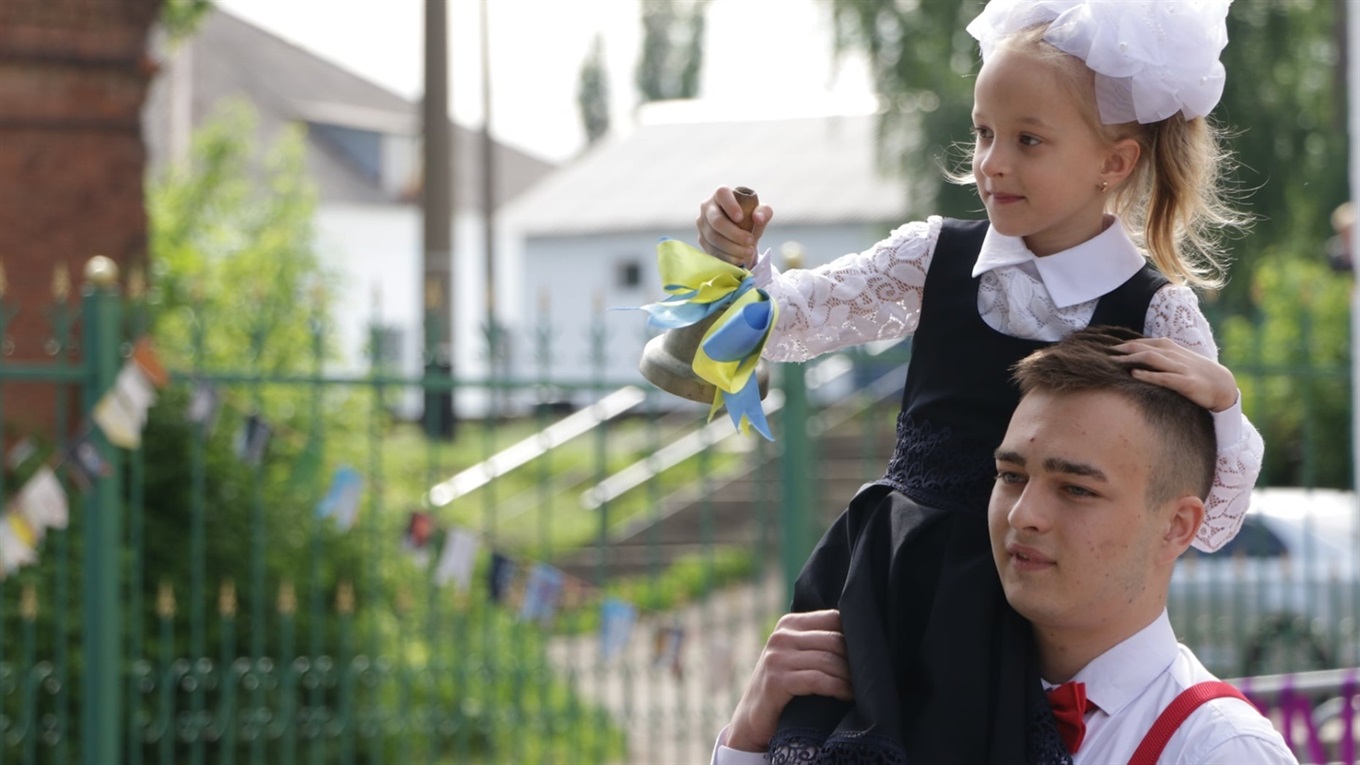 В школах Попаснянської та Гірської громад пролунали останні дзвоники