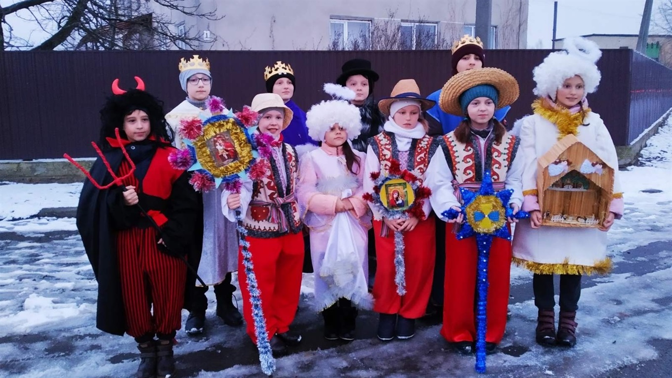 Сім’ї з Володимирця зробили на Різдво маленький вертеп та дідух. Це давні традиції християн