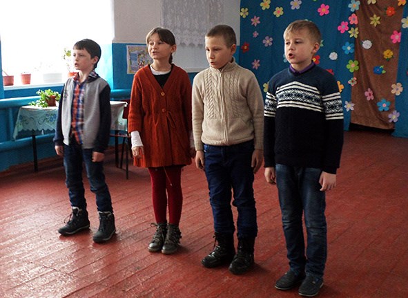 У Новоєлизаветівському НВК учні вітали мам і бабусь