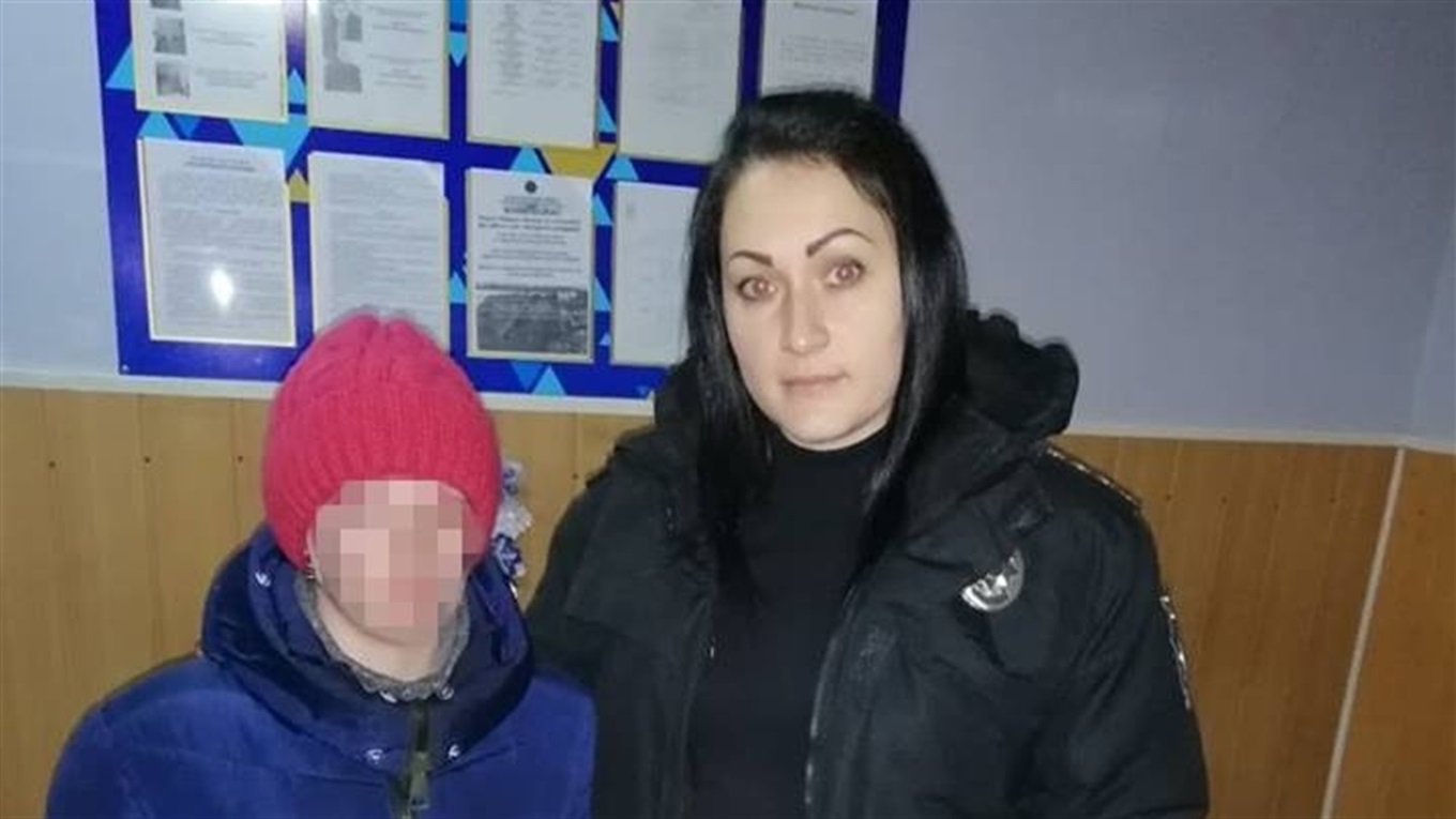 Полицейские вернули домой ребенка из Золотого 