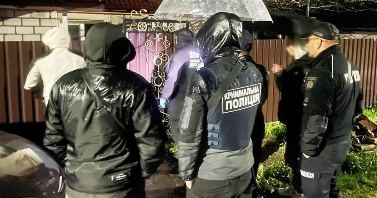 На одній із вулиць Звягеля чоловік продавав боєприпаси — його затримали поліцейські