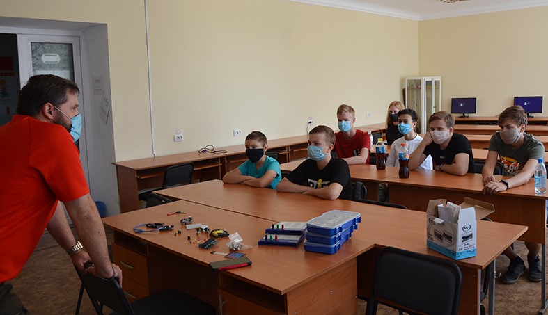 Донецький національний технічний університет запросив учнів до інноваційної школи 