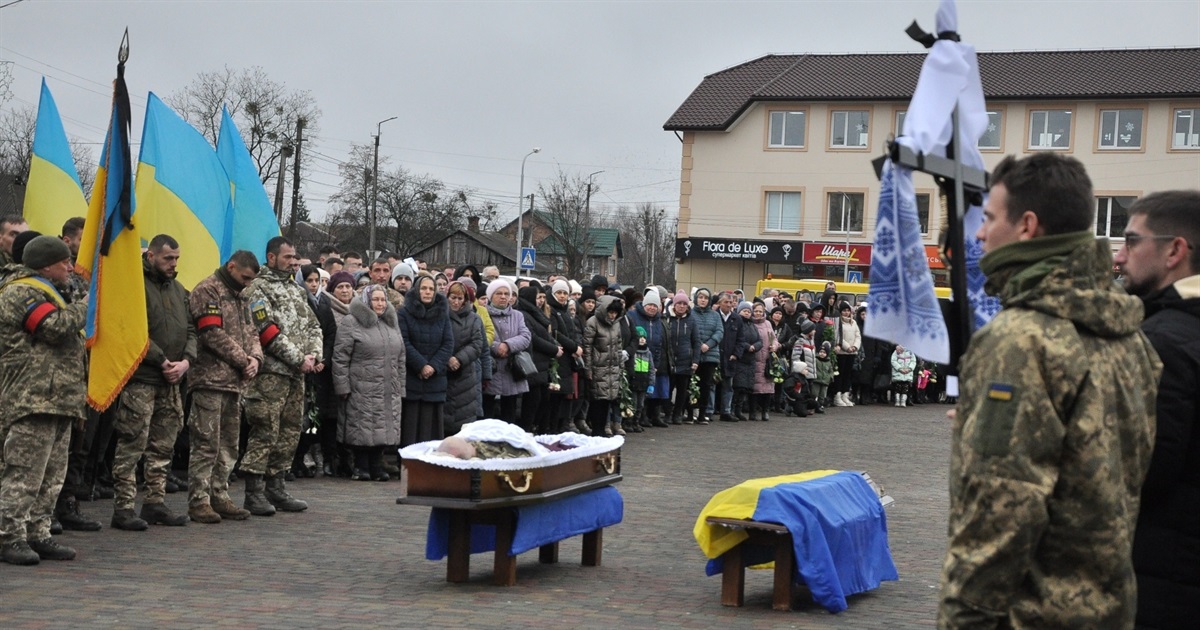 Повернувся на щиті: в Сарнах попрощались із захисником Денисом Тутукою