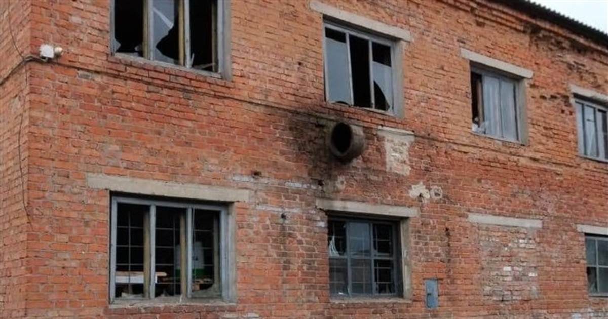 Вночі 14 квітня у Білопіллі "градами" ворог пошкодив сільгосппідприємство і поранив охоронця