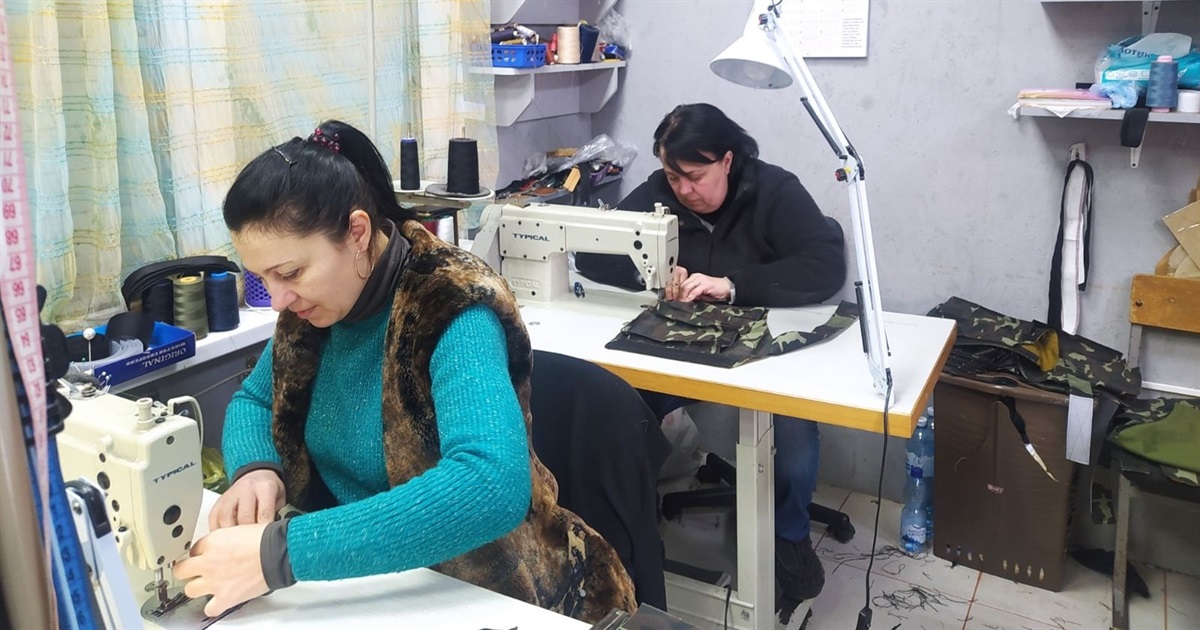 Переяславські майстрині шиють військове екіпірування