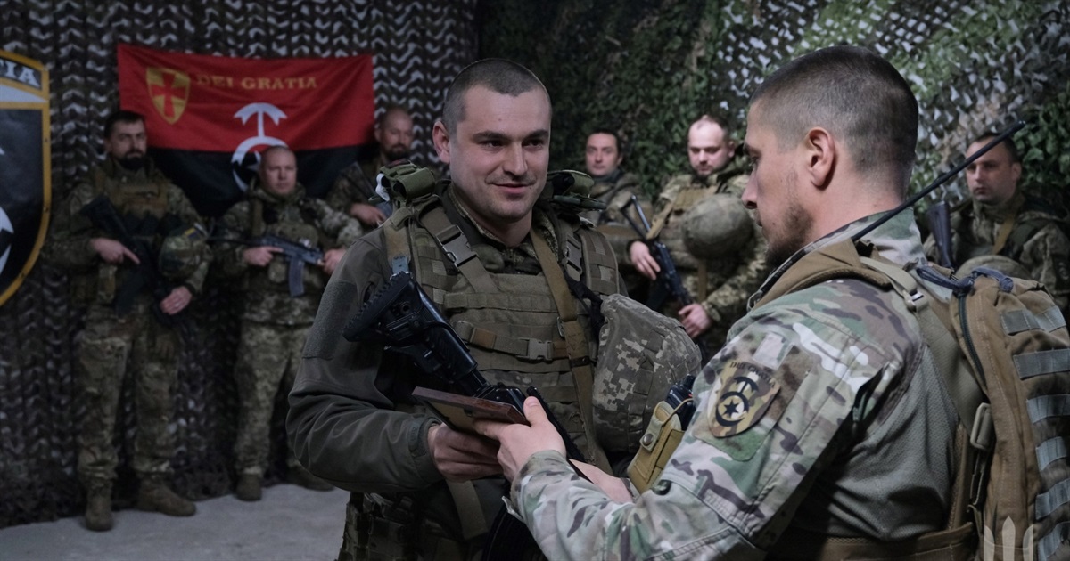 Командир 30-ї бригади нагородив бійців до Дня Збройних Сил України