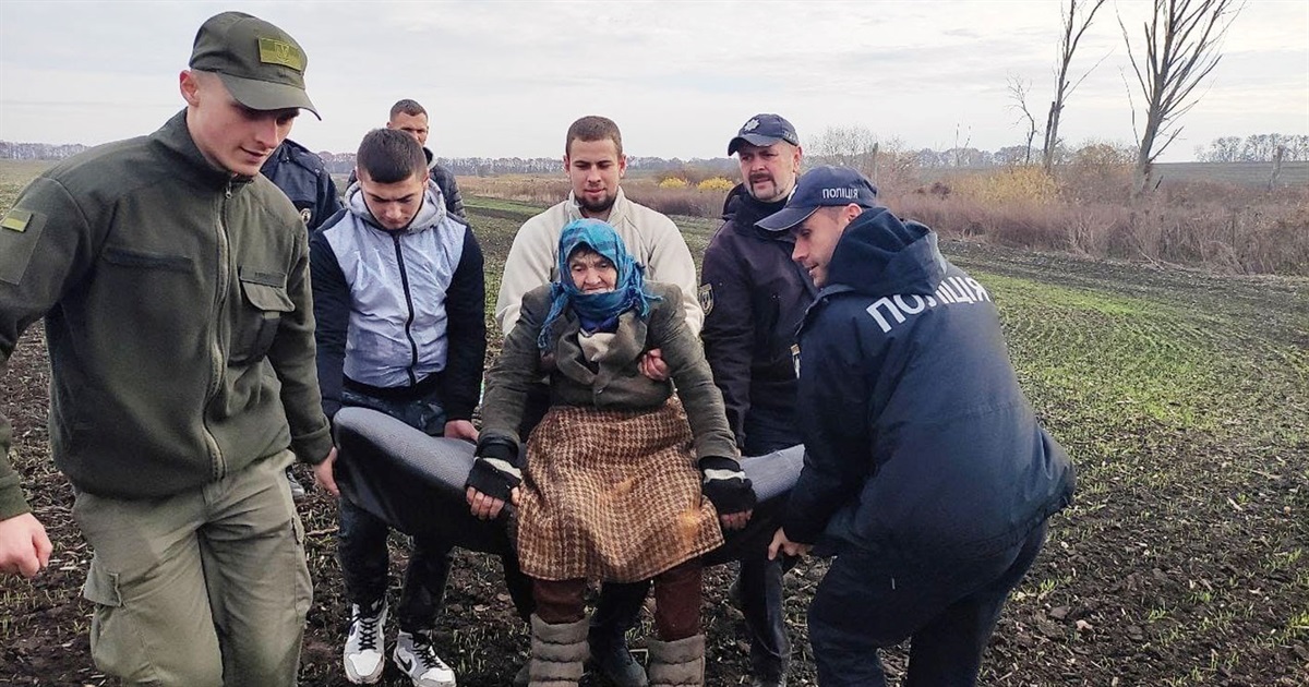 Пішла по гриби й заблукала: на Чернігівщині поліція розшукала зниклу 86-річну бабусю