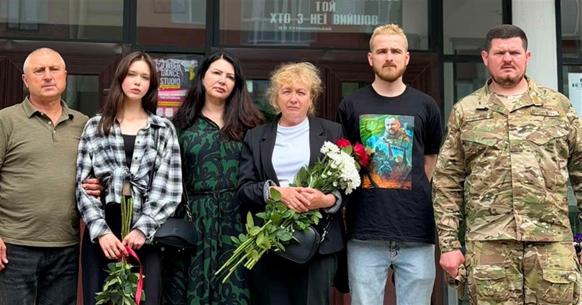 Герої живуть у пам’яті: у Старокостянтинівському НВК вшанували Героя України Юрія Юрчика