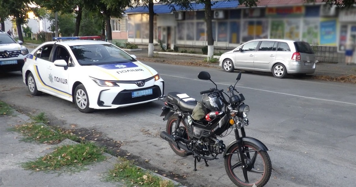П'яний байкер і безправний комбайнер: на Звягельщині двоє водіїв намагалися відкупитися від поліції