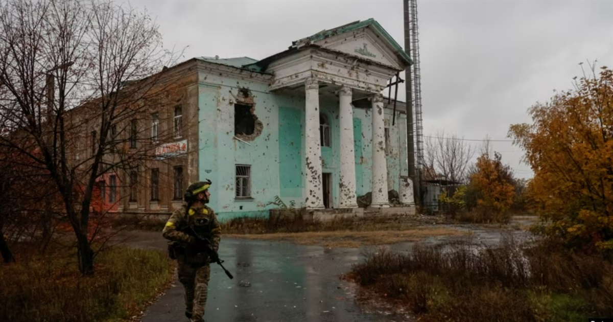 Окупанти на Лиманському напрямку відсувають артилерію далі від фронту. Що відбувається