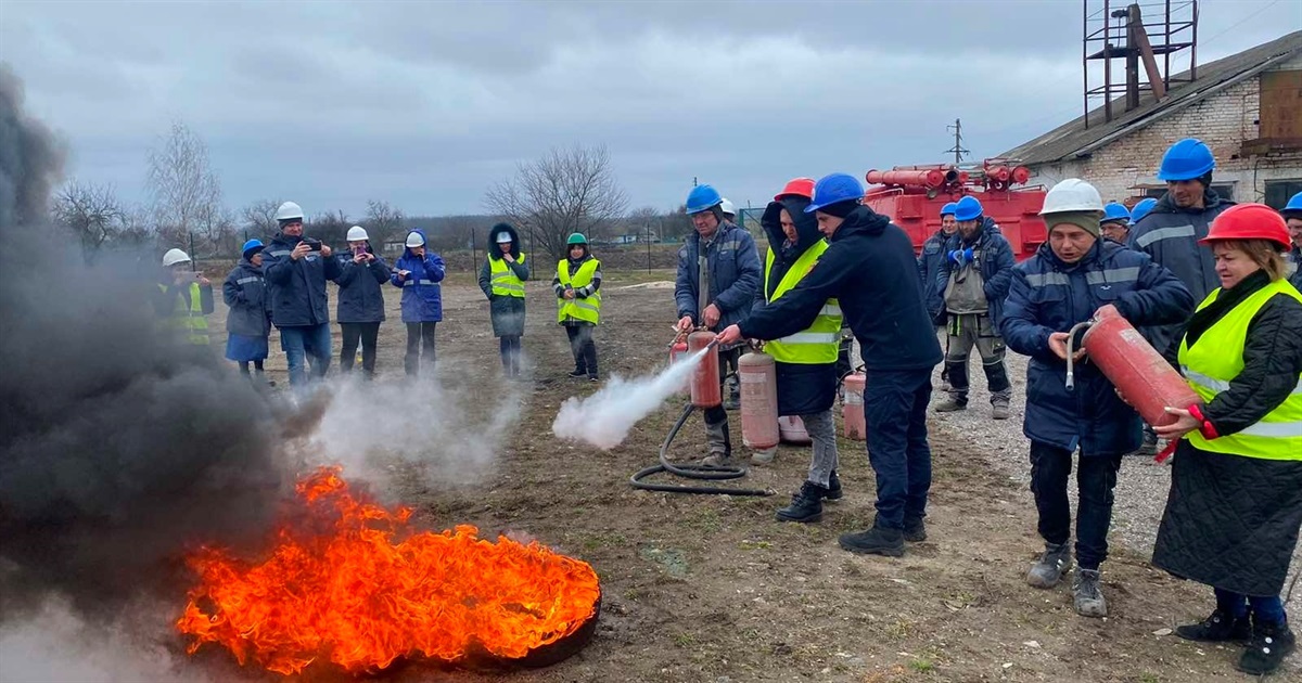Працівників агропромислового підприємства на Смілянщині рятувальники вчили гасити умовну пожежу