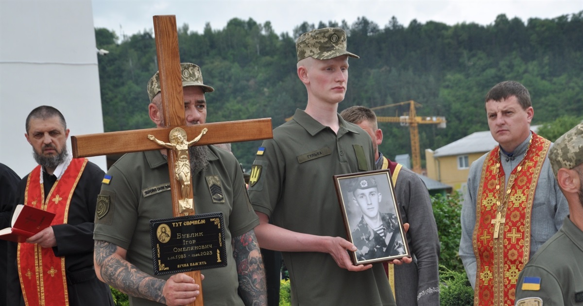 Чортківська громада зустріла навколішки 38-річного Героя Бублика Ігоря