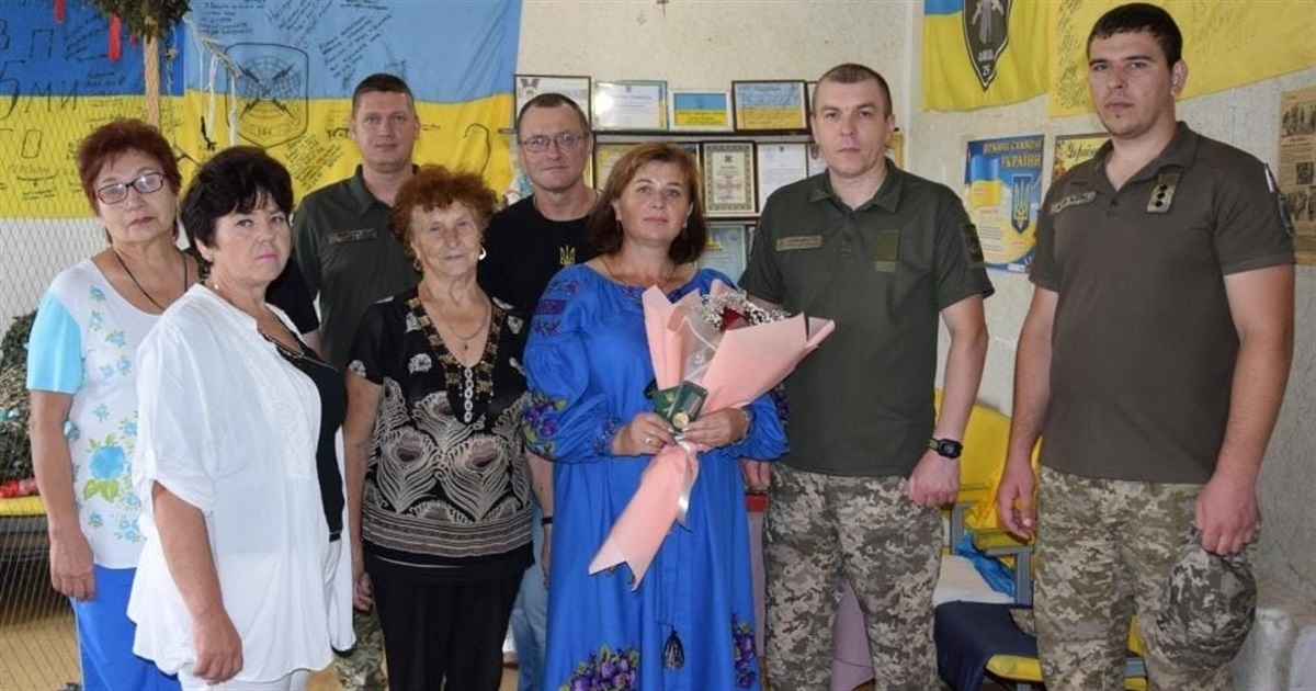 Волонтерка Наталія Остапенко з Білопілля отримала медаль від прикордонників