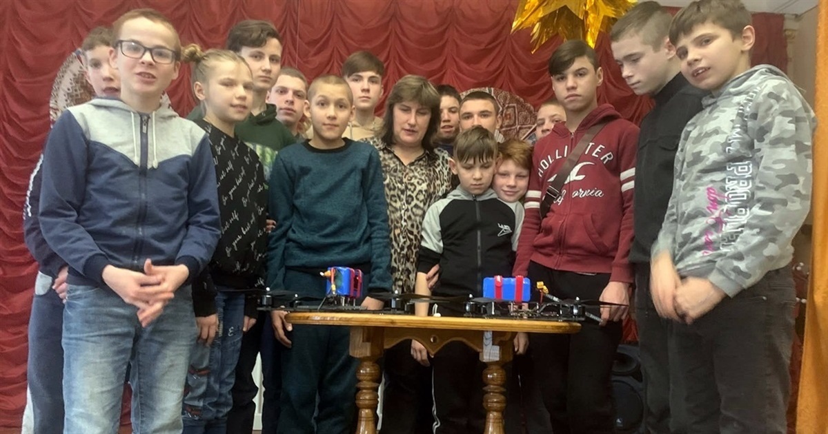 Уродженка Березни Анастасія Педосенко-Журко в Борисполі збирає fpv-дрони, а березинці їй допомагають