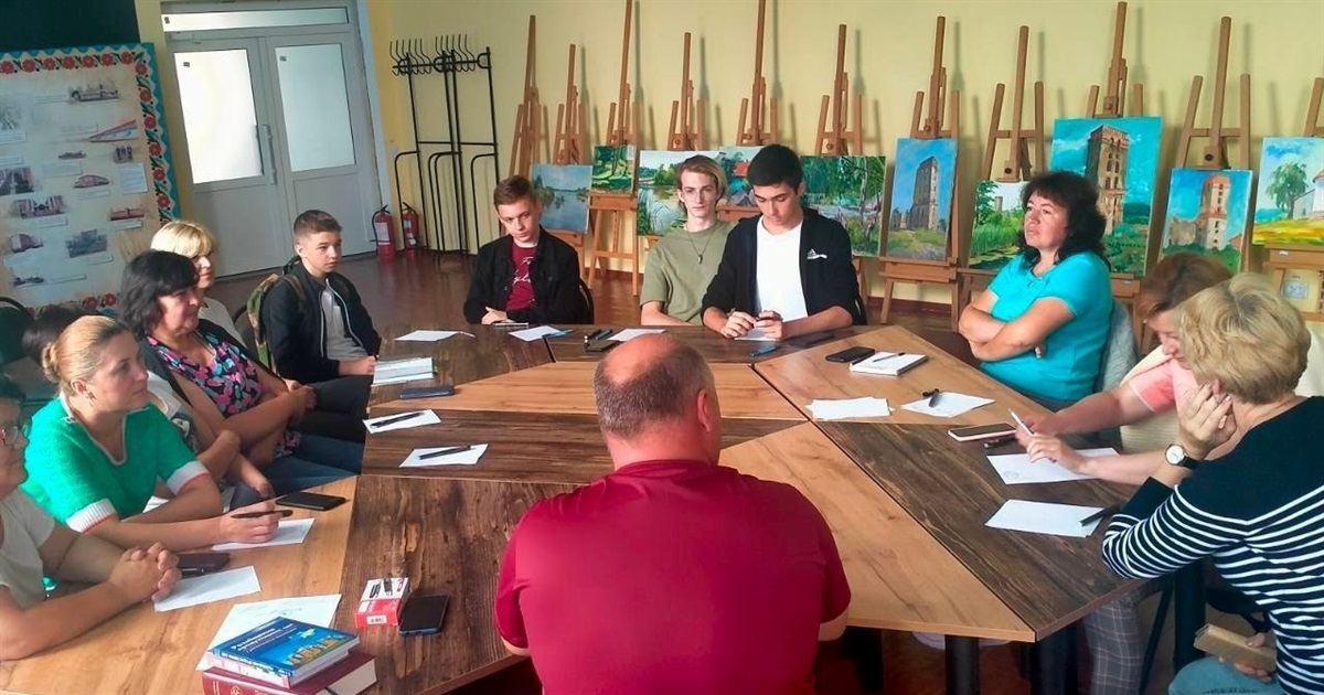Новини воєнного часу. Старокостянтинівщина. Про юних науковців, патріотичну акцію, економічні студії