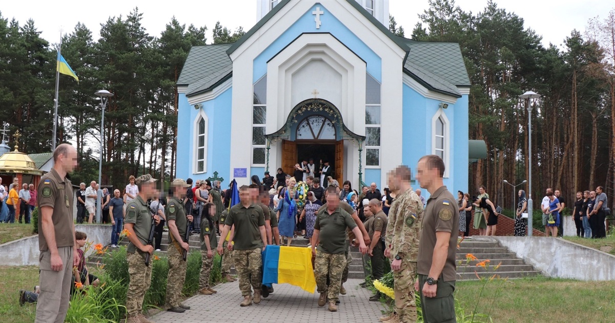 Втрата громади: у Вараші похоронили загиблого в ДТП військового