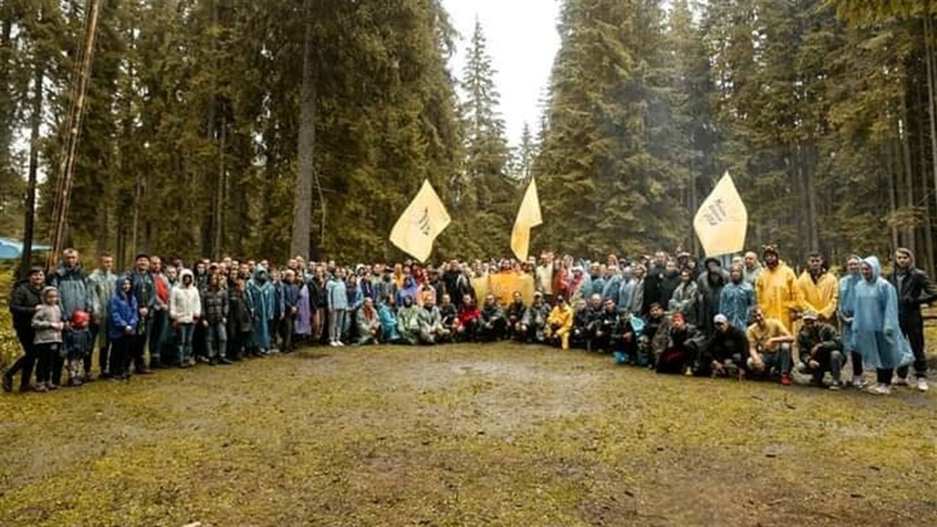 “Рухаймось до вершин”: молодорухівці взяли участь у традиційному таборуванні біля підніжжя Говерли