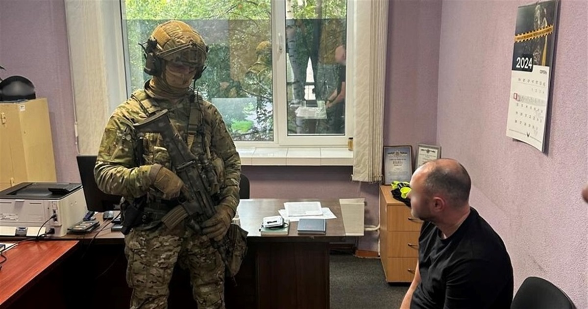 На Житомирщині викрили двох посадовців-правоохоронців на хабарі за спецдозволи