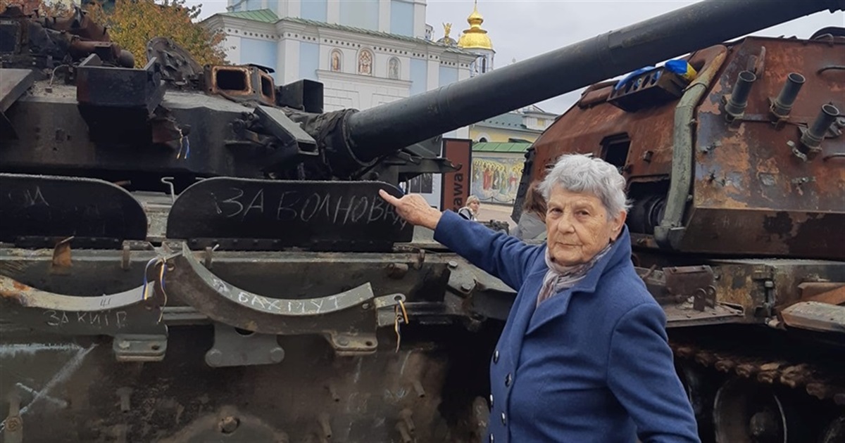 84-річна Жанна Милащенко дивом врятувалася з розбитої дев’ятиповерхівки у Маріуполі. Ось її історія