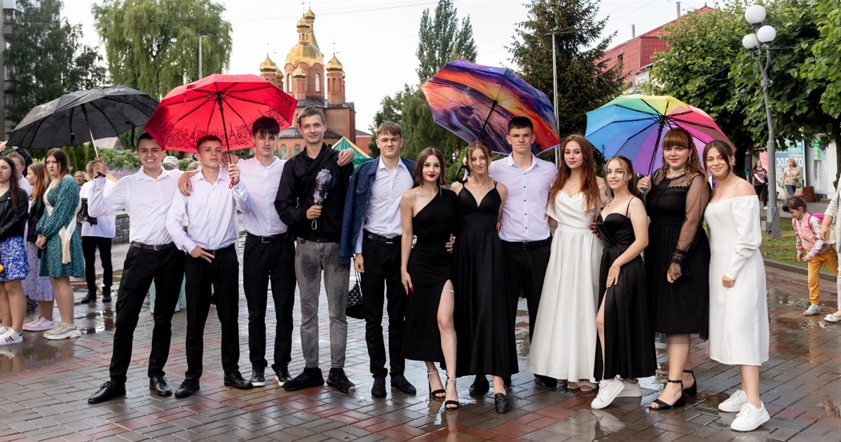 Незламні, як Україна: 300 кращих фото з випускного балу у Жмеринці