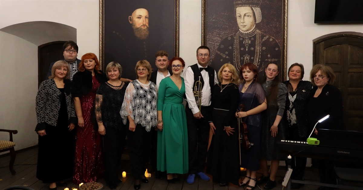 Музика в камені: благодійний концерт у замку князів Острозьких об’єднав мистецтво й доброту
