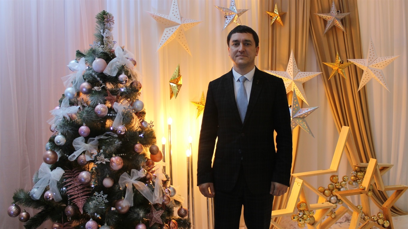 Голова районної ради Руслан Серпенінов вітає з Різдвом Христовим та Новим роком
