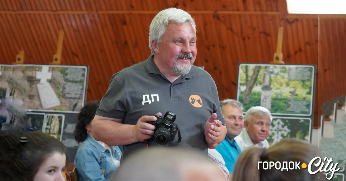 У Городку експонують унікальну виставку надгробків польських кладовищ