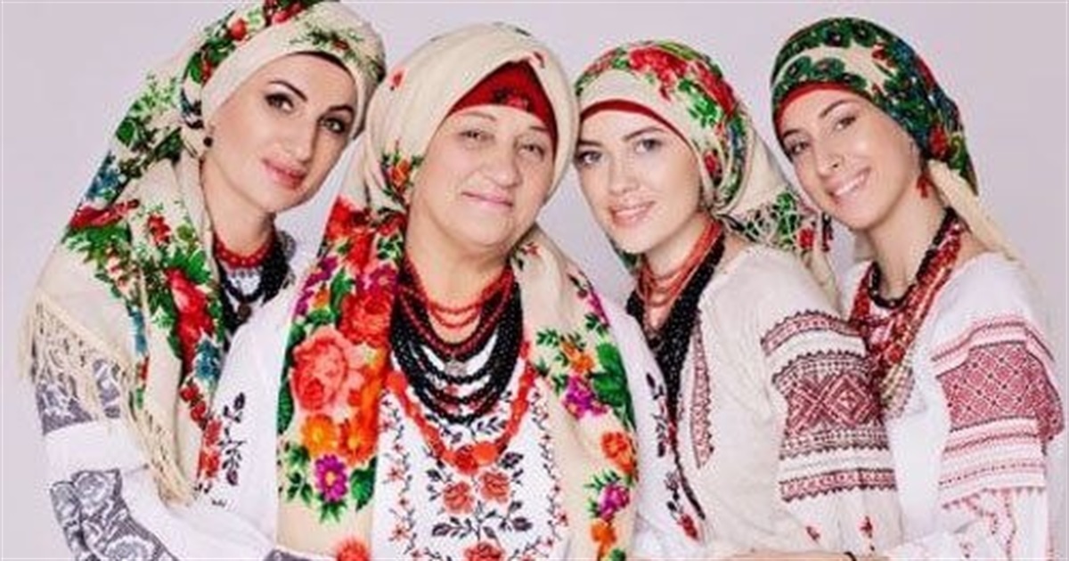Михайло Сікорський викупив хустку для музею за 130 карбованців – це було півтори зарплати працівника